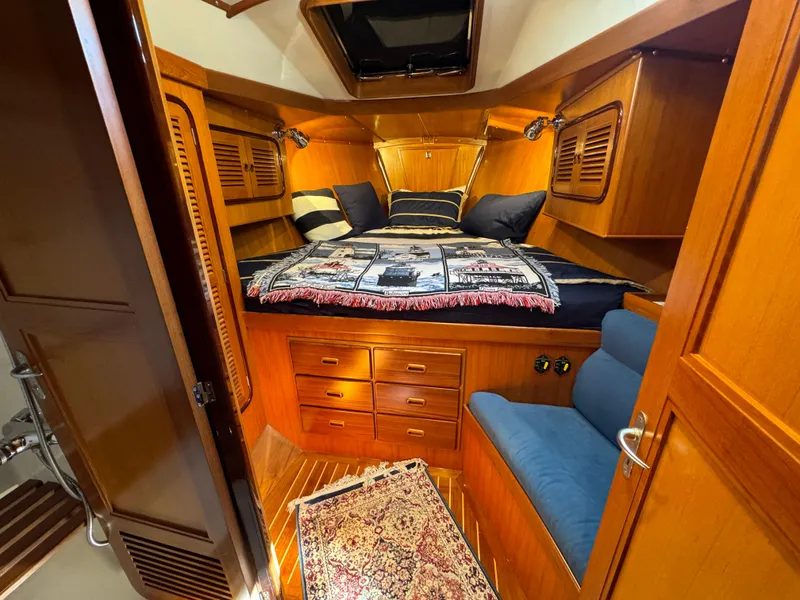 2000 Tayana Center Cockpit