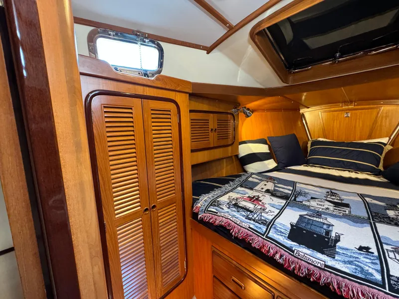 2000 Tayana Center Cockpit
