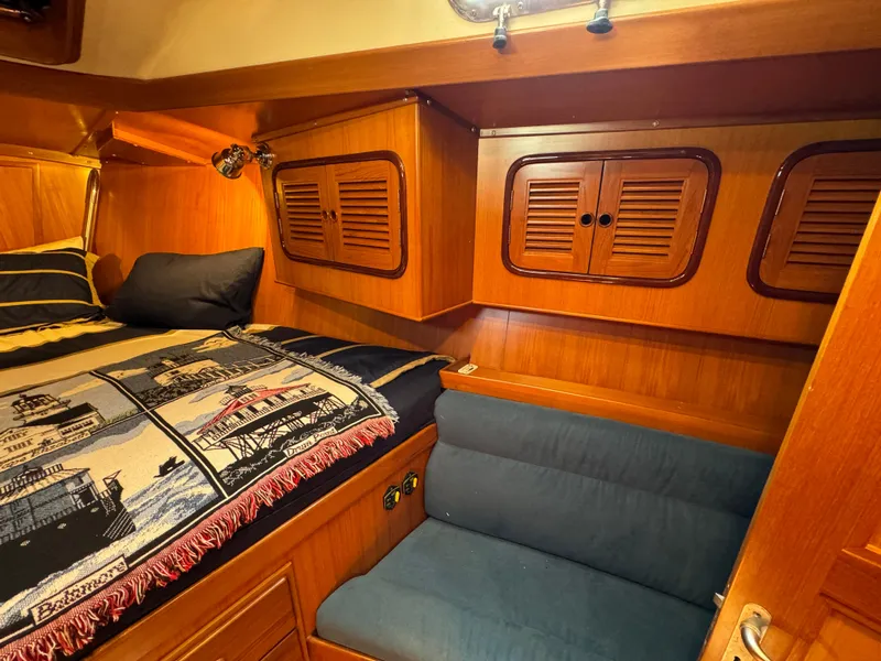 2000 Tayana Center Cockpit