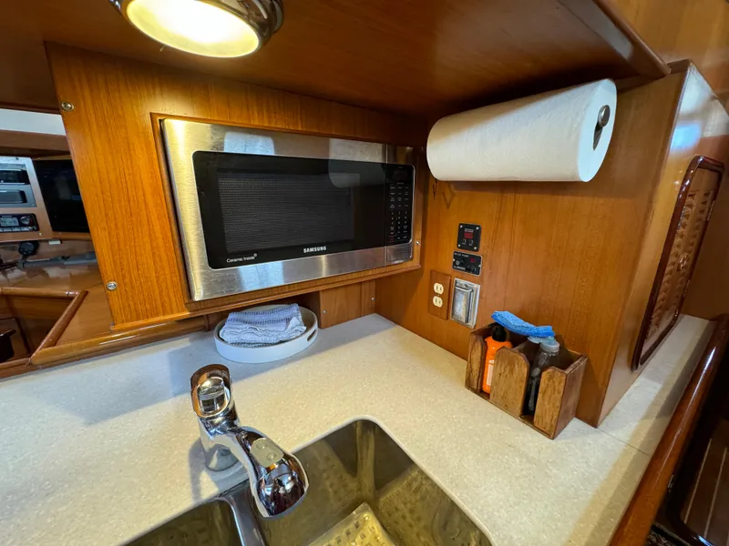 2000 Tayana Center Cockpit