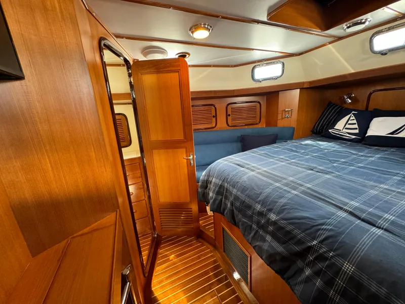 2000 Tayana Center Cockpit