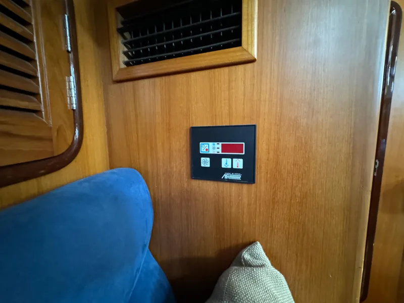 2000 Tayana Center Cockpit