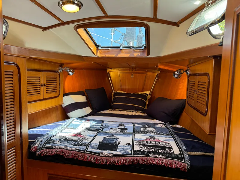 2000 Tayana Center Cockpit