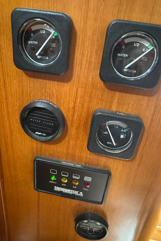 2000 Tayana Center Cockpit