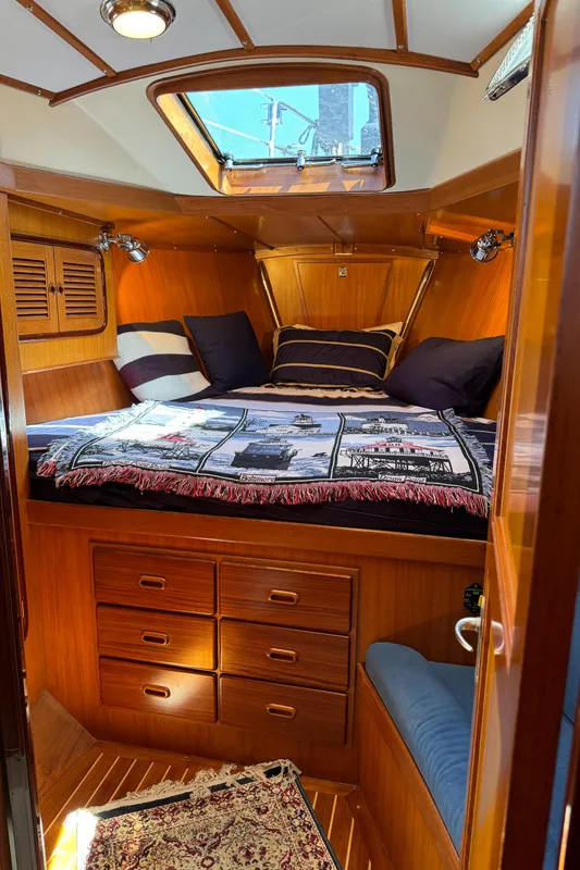 2000 Tayana Center Cockpit