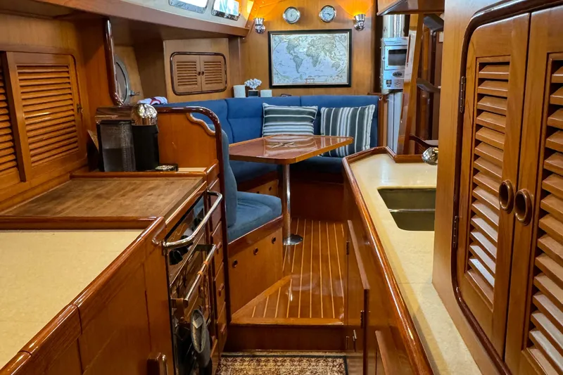 2000 Tayana Center Cockpit