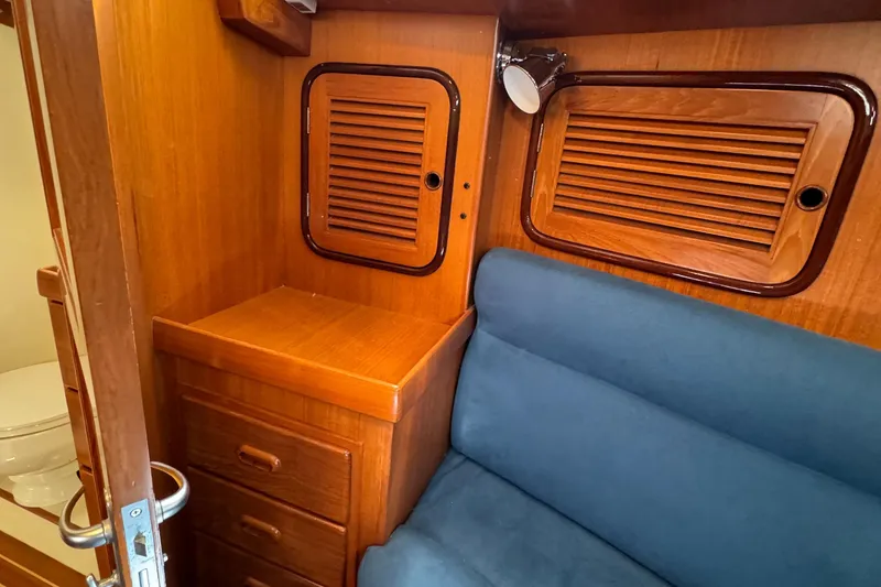 2000 Tayana Center Cockpit