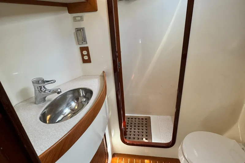 2000 Tayana Center Cockpit