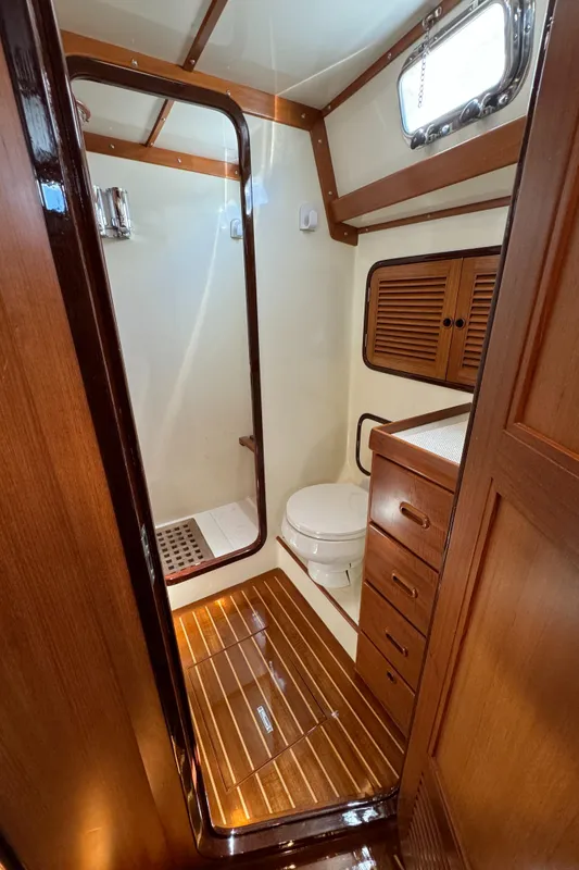 2000 Tayana Center Cockpit