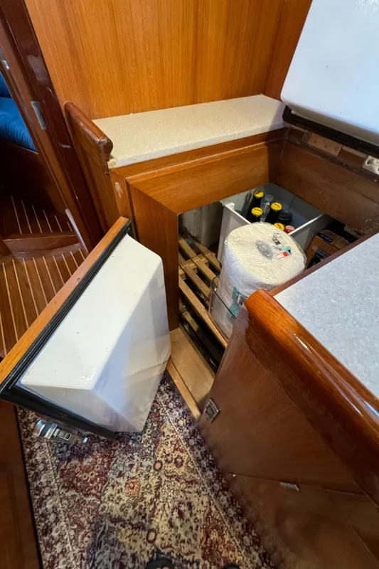 2000 Tayana Center Cockpit