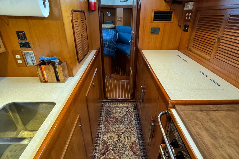 2000 Tayana Center Cockpit