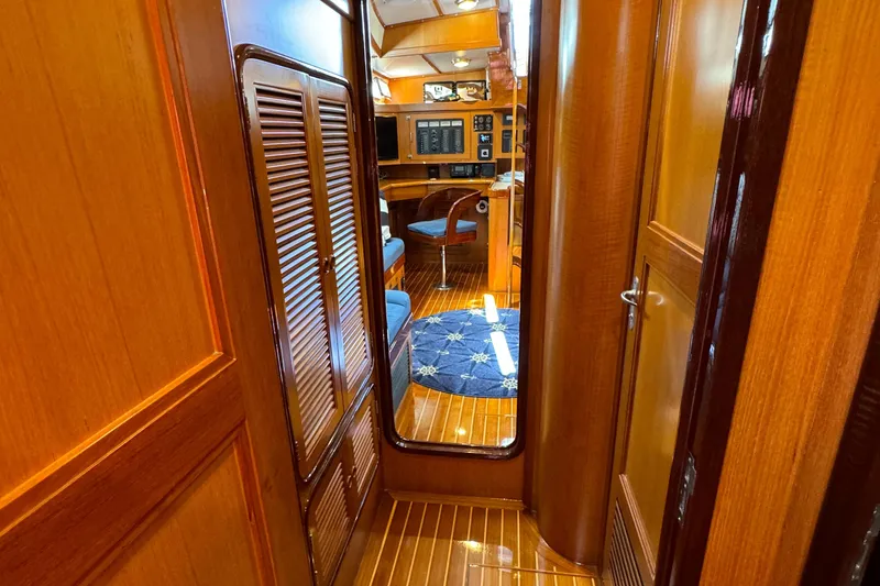 2000 Tayana Center Cockpit