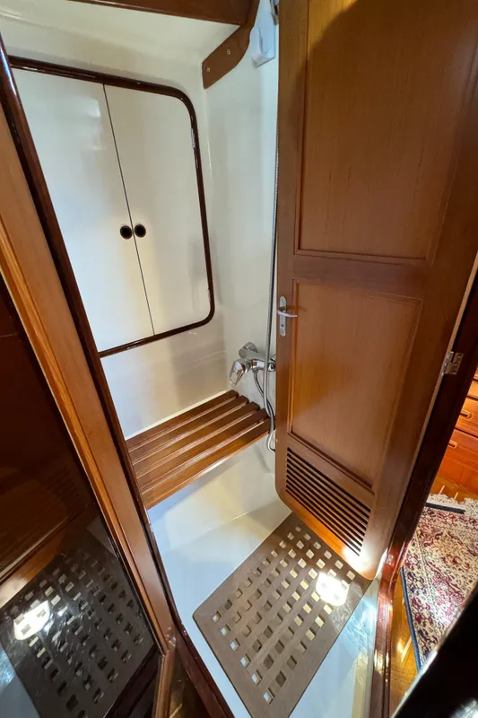 2000 Tayana Center Cockpit
