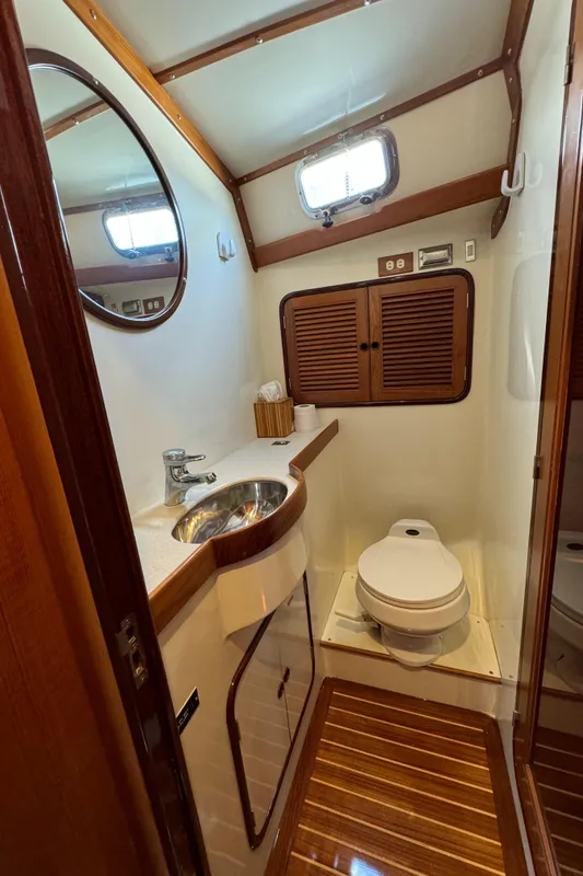2000 Tayana Center Cockpit