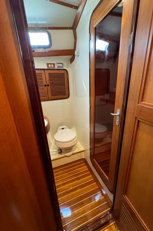 2000 Tayana Center Cockpit