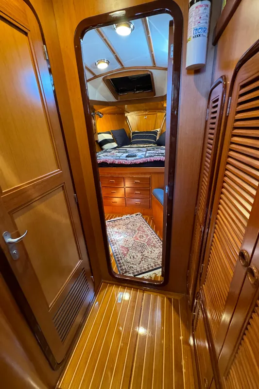 2000 Tayana Center Cockpit