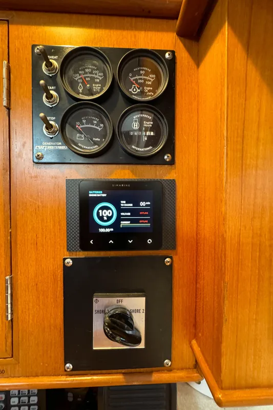 2000 Tayana Center Cockpit