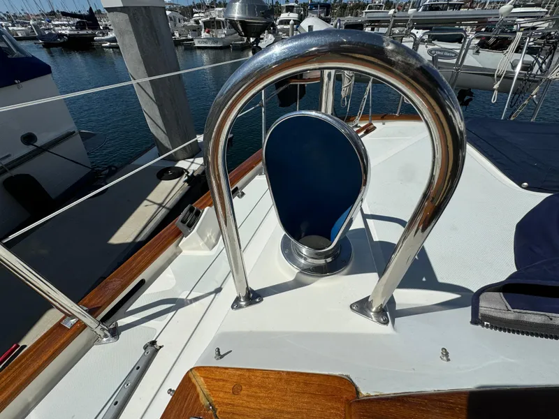 2000 Tayana Center Cockpit