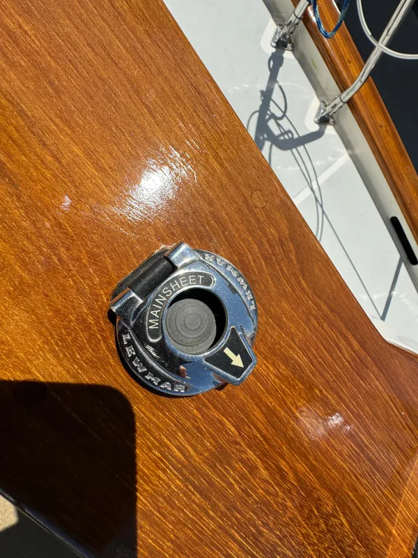 2000 Tayana Center Cockpit