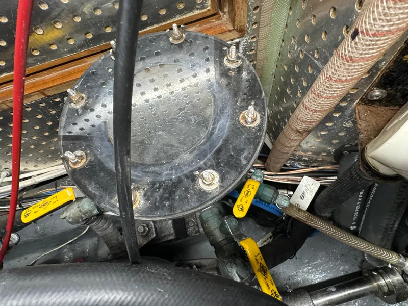 2000 Tayana Center Cockpit
