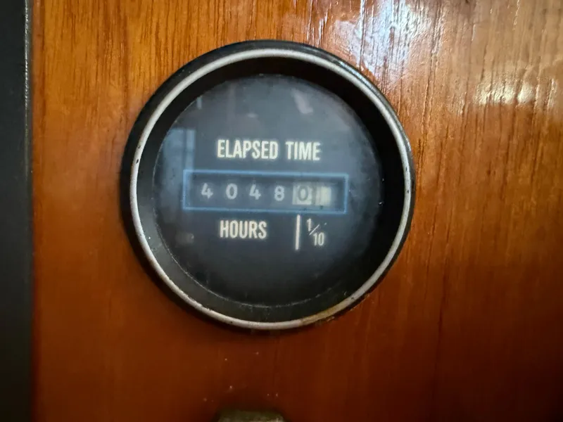 Elapsed time gauge on 1932 Fellows & Stewart Yawl, showing 4048.1 hours.