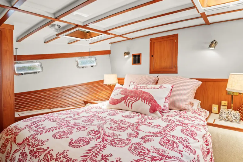 Luxurious 1996 Kadey-Krogen 48 Whaleback bedroom with nautical decor and elegant bedding.