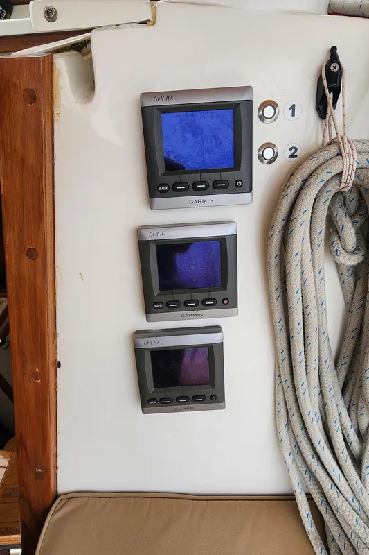 Sailing instruments on a 1995 Catalina 42 MkII yacht with coiled rope.