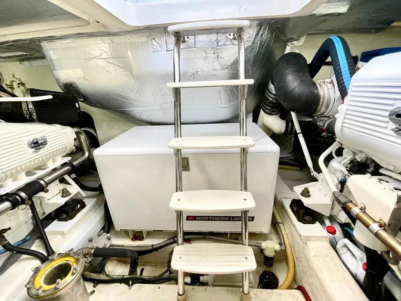 2012 Riviera 5000 Sport Yacht