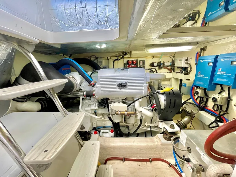 2012 Riviera 5000 Sport Yacht