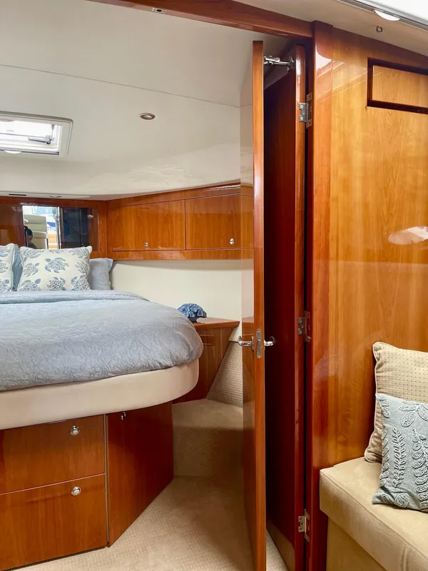 2012 Riviera 5000 Sport Yacht
