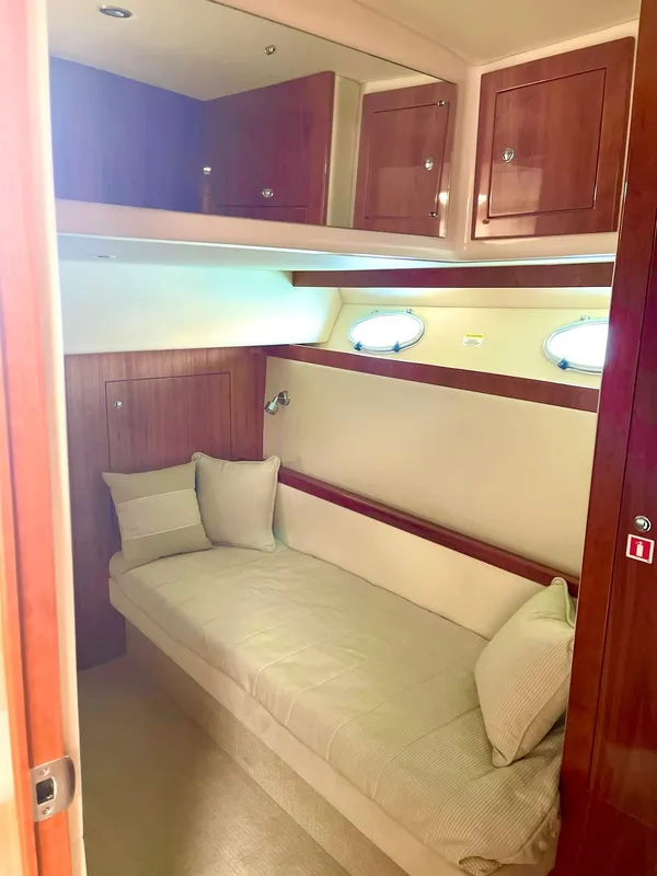 2012 Riviera 5000 Sport Yacht