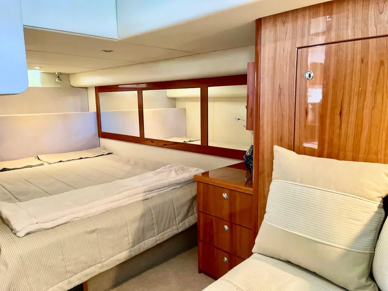2012 Riviera 5000 Sport Yacht