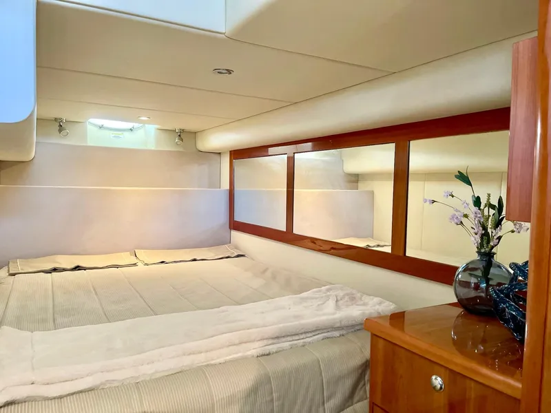 2012 Riviera 5000 Sport Yacht