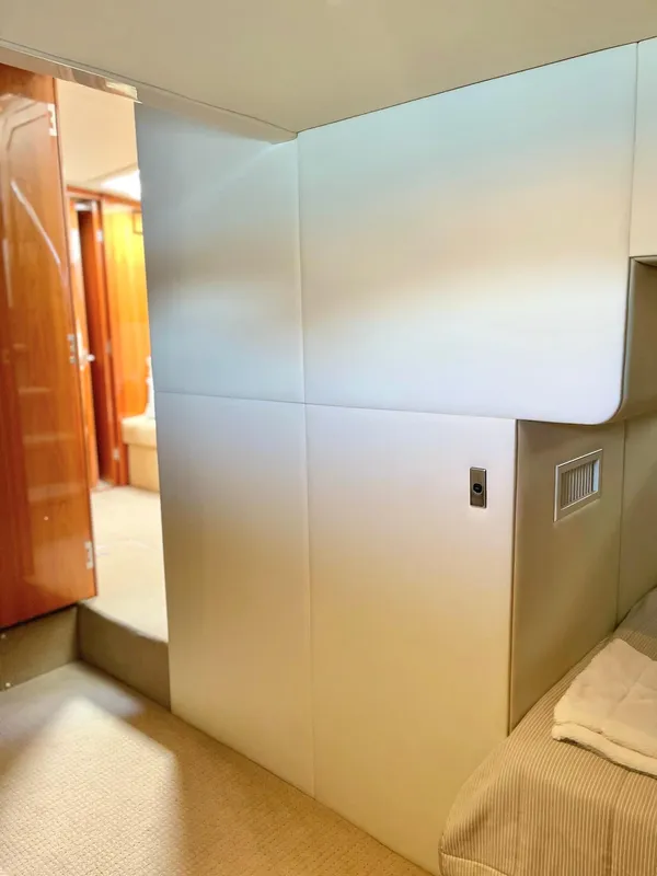 2012 Riviera 5000 Sport Yacht