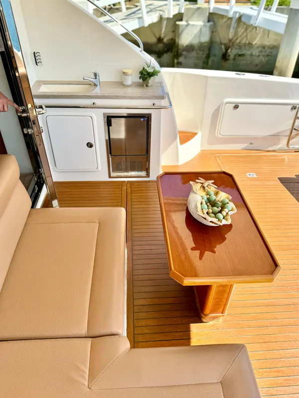 2012 Riviera 5000 Sport Yacht