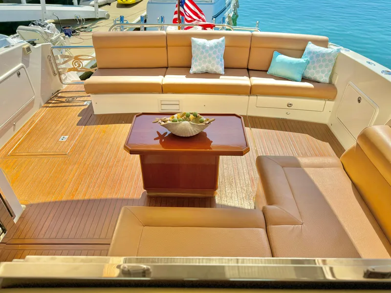 2012 Riviera 5000 Sport Yacht