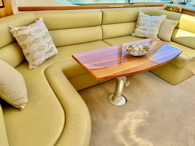 2012 Riviera 5000 Sport Yacht