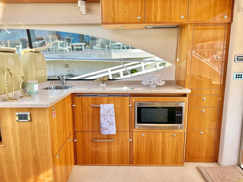 2012 Riviera 5000 Sport Yacht