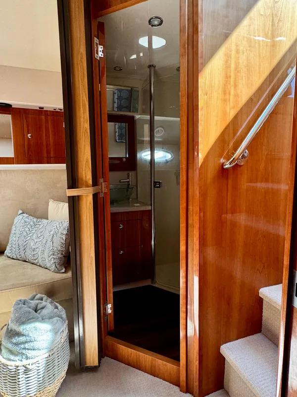 2012 Riviera 5000 Sport Yacht