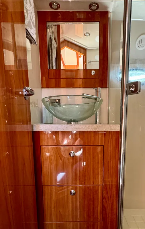 2012 Riviera 5000 Sport Yacht