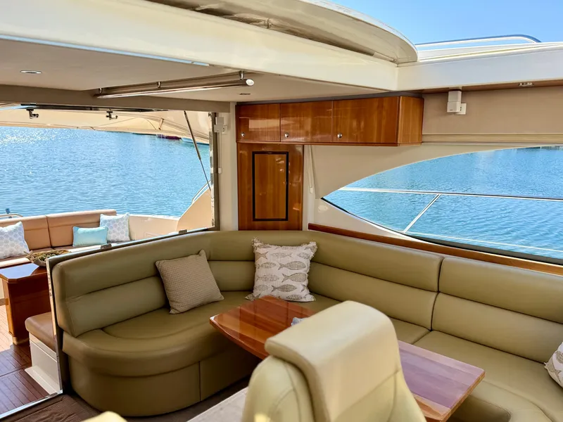 2012 Riviera 5000 Sport Yacht