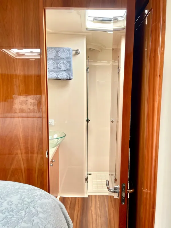 2012 Riviera 5000 Sport Yacht