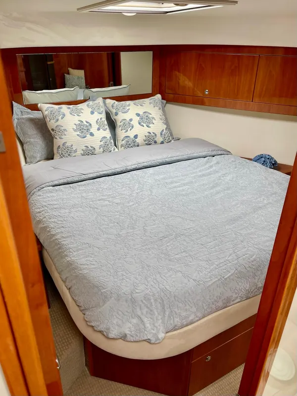 2012 Riviera 5000 Sport Yacht