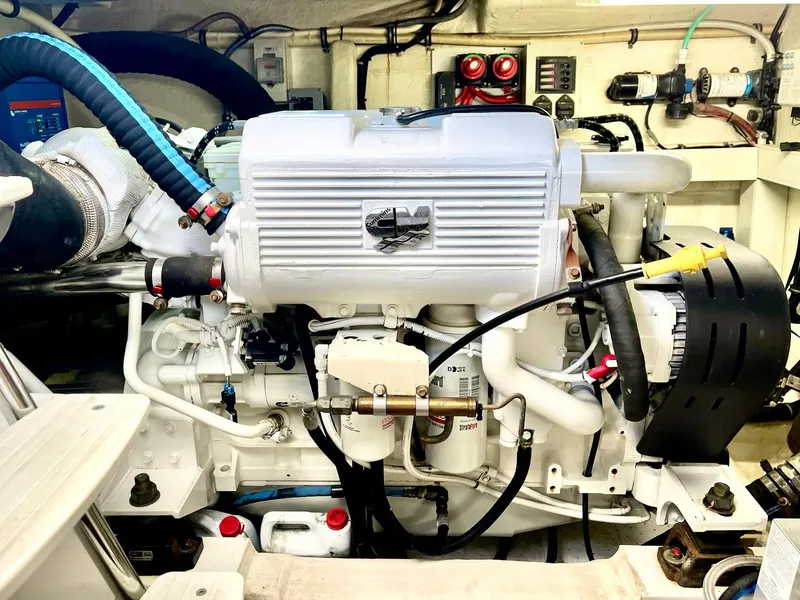 2012 Riviera 5000 Sport Yacht