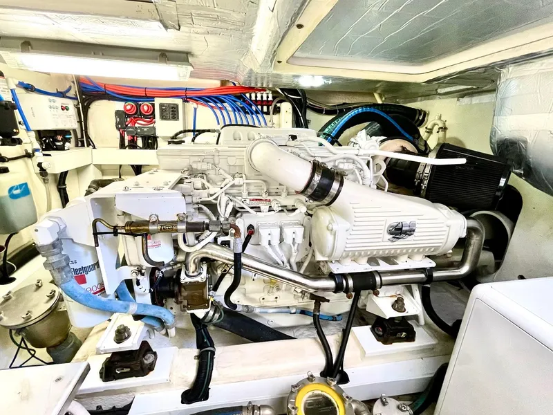 2012 Riviera 5000 Sport Yacht