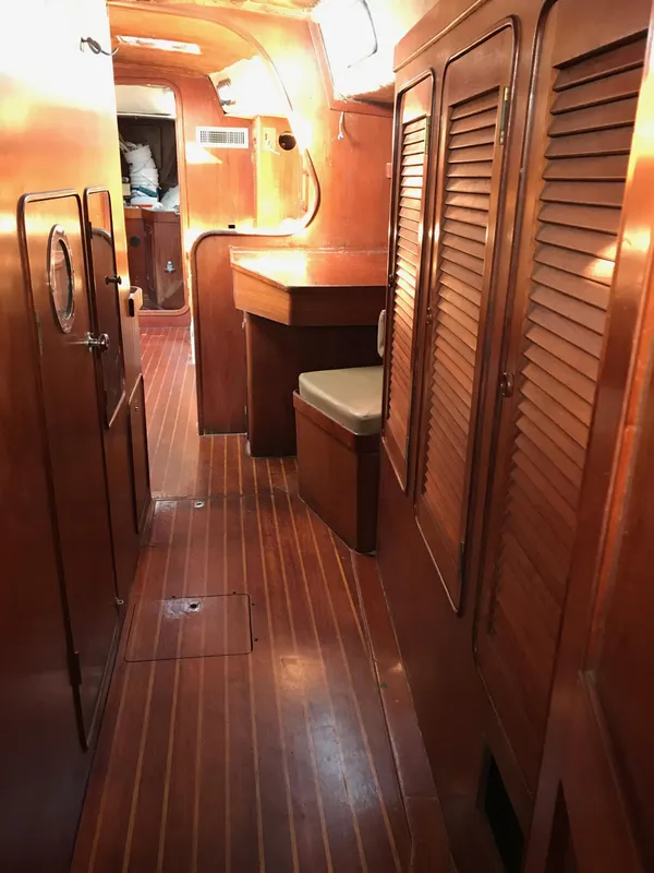 1980 Gulfstar 44 Sail (project Boat)