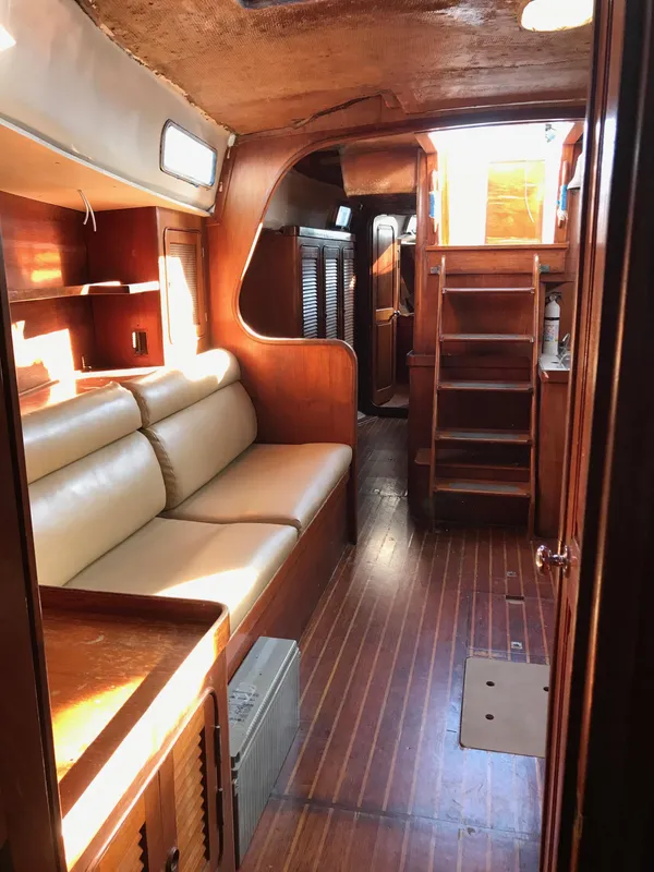 1980 Gulfstar 44 Sail (project Boat)