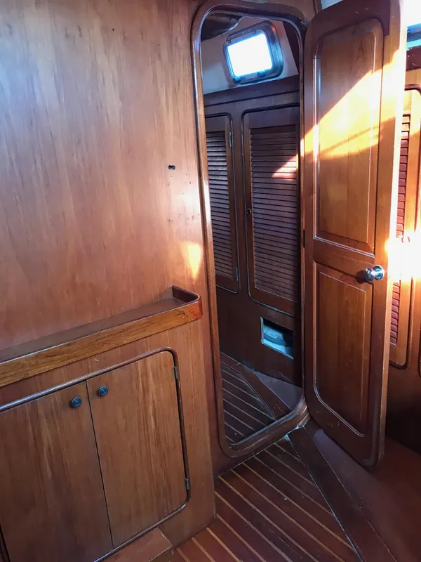 1980 Gulfstar 44 Sail (project Boat)