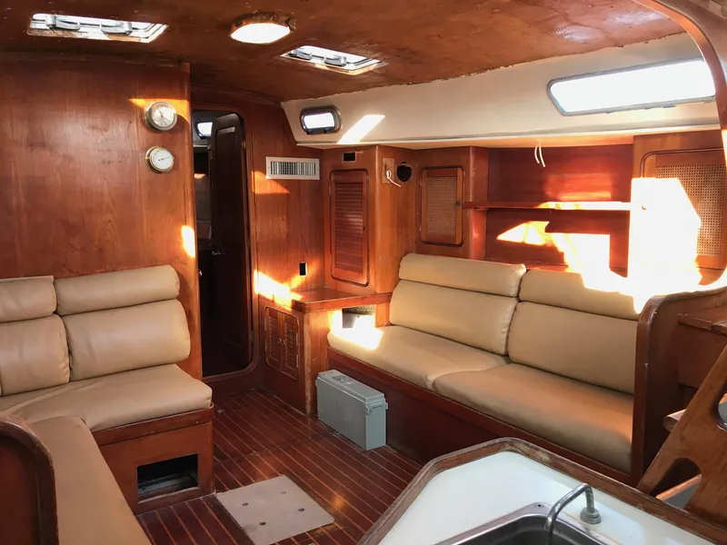 1980 Gulfstar 44 Sail (project Boat)
