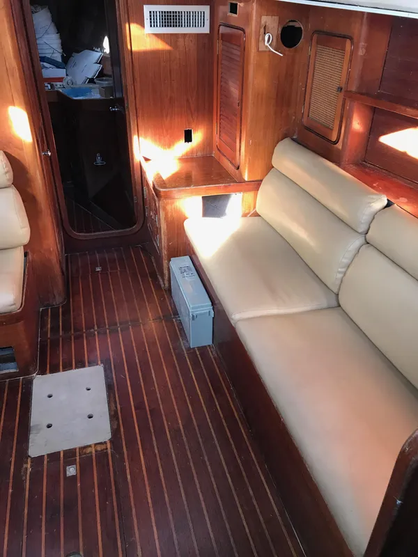 1980 Gulfstar 44 Sail (project Boat)